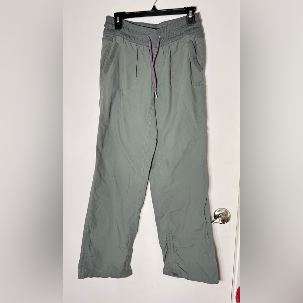 The North Face Women’s Soft Green Jogger Pants Size M Drawstring Active Outdoor